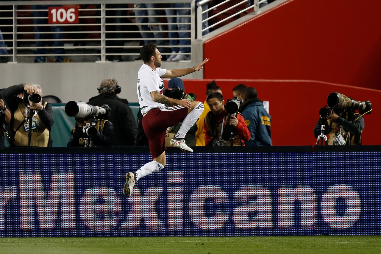 Miguel Layún marcó uno de los goles de México en el partido ante Estados Unidos (Eliminatorias) y luego puso doblete ante Islandia (Amistoso)