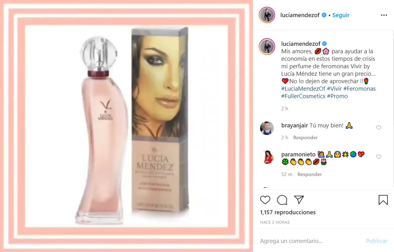 Con un breve clip publicado en su perfil de Instagram, la protagonista de la 
<a href="https://www.univision.com/famosos/se-cumplen-40-anos-del-estreno-de-colorina-que-fue-de-su-elenco-fotos">telenovela 'Colorina'</a> escribió: "Mis amores, 
<b>para ayudar a la economía en estos tiempos de crisis</b>, mi perfume de feromonas Vivir by Lucía Méndez tiene un gran precio. ¡No lo dejen de aprovechar!", se lee.
<br>