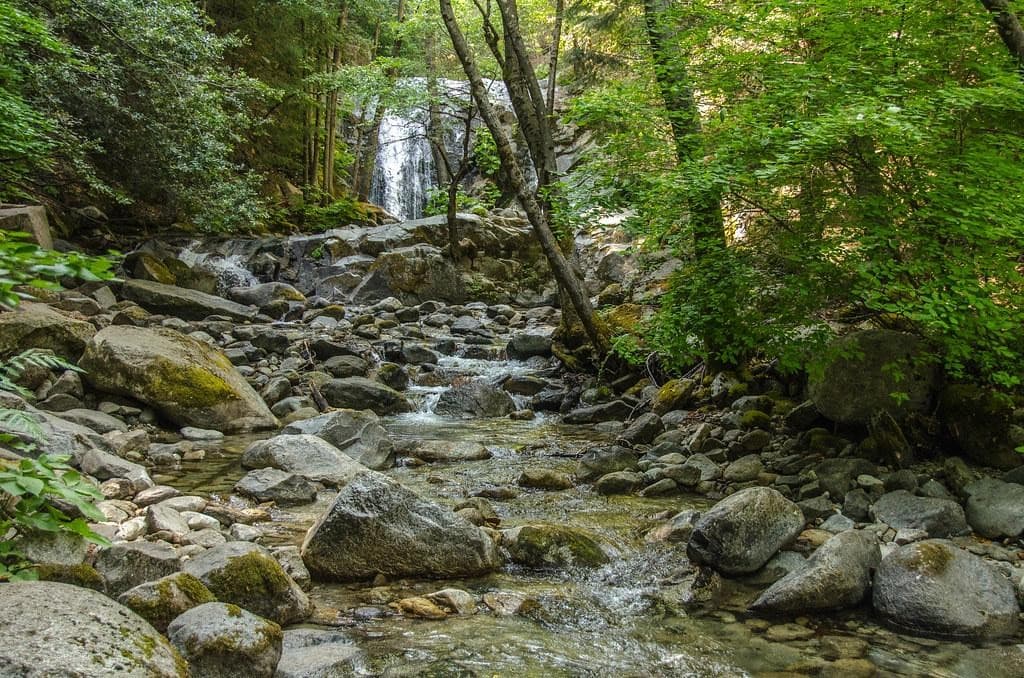 <b>Altura:</b> 2,000 a 2,500 pies
<br>
<b>Ubicación: </b>Parque Nacional de Whiskeytown, en Whiskeytown, California.
<br>
<b>Precio: </b>Se aplican cuotas de entrada desde $ 15.00 hasta $ 55.00.
<br>