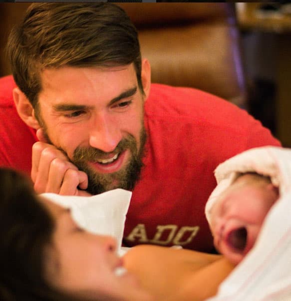 Michael se llamó "la persona más feliz del mundo. Soy un papá afortunado". ¡Mira su expresión de orgullo!