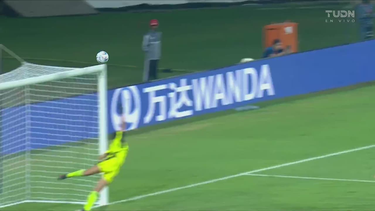 ¡Responde España! Olaya busca el ángulo y se queda cerca