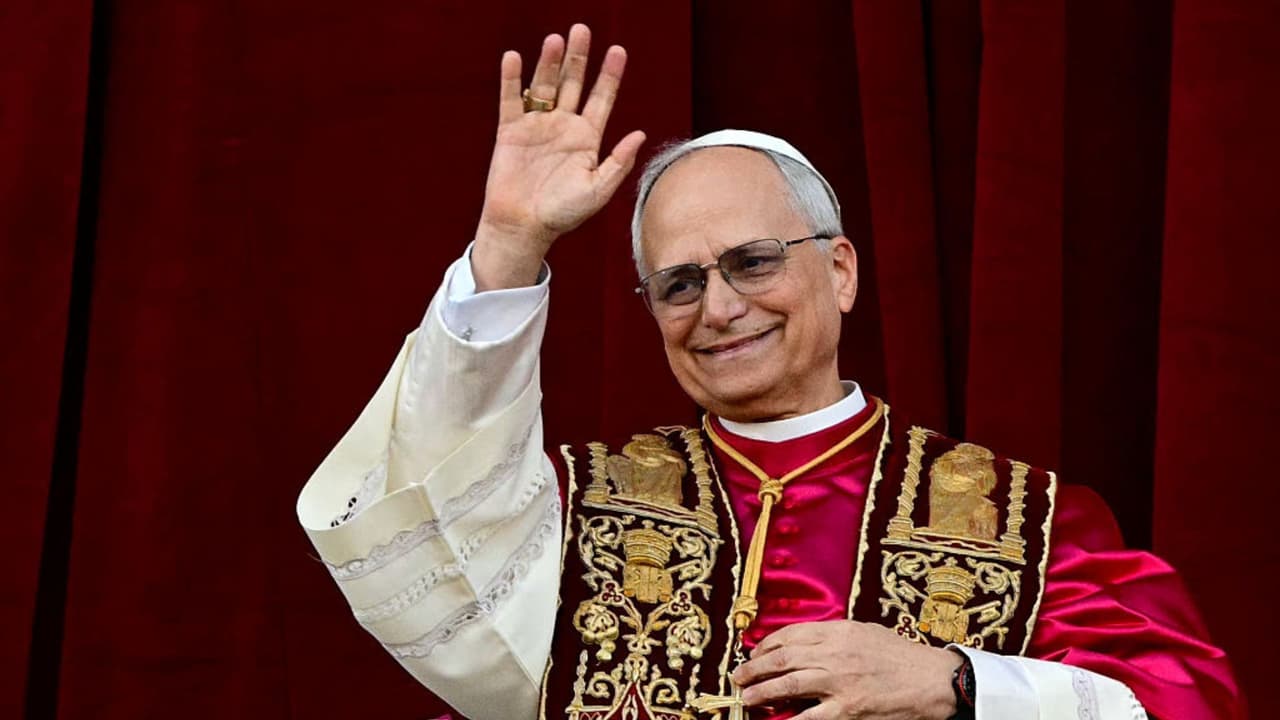 ¿Por qué el papa León XIV dio un mensaje solo en español y en italiano? Arzobispo de San Antonio explica