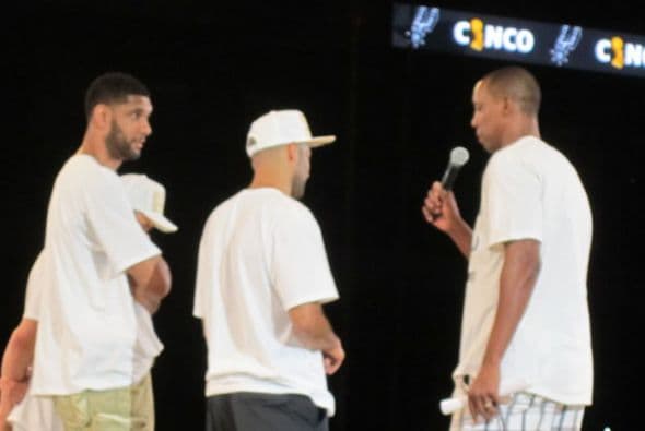 Photos: Spurs Championship Alamodome Celebration 2014