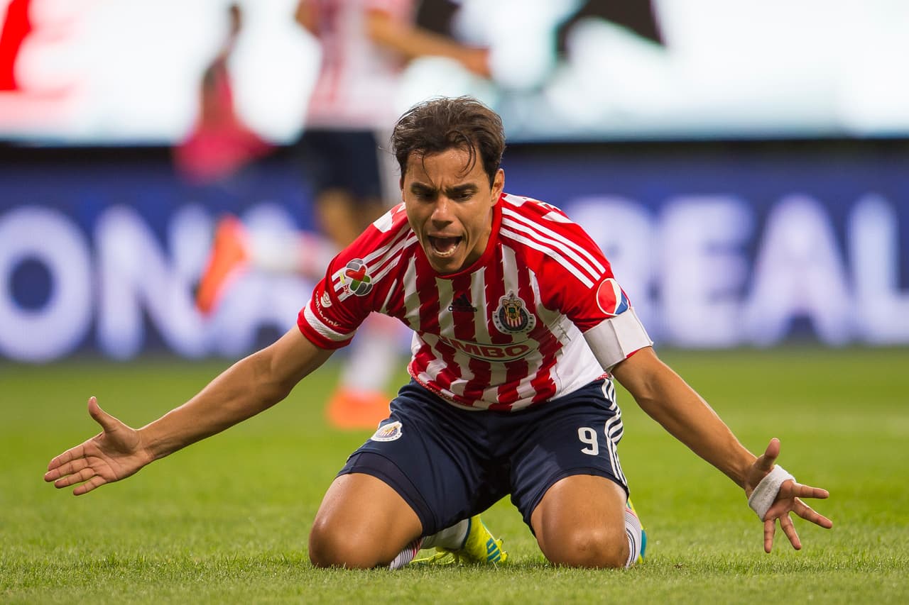Jorge Vergara puso en duda futuro de Omar Bravo en Chivas