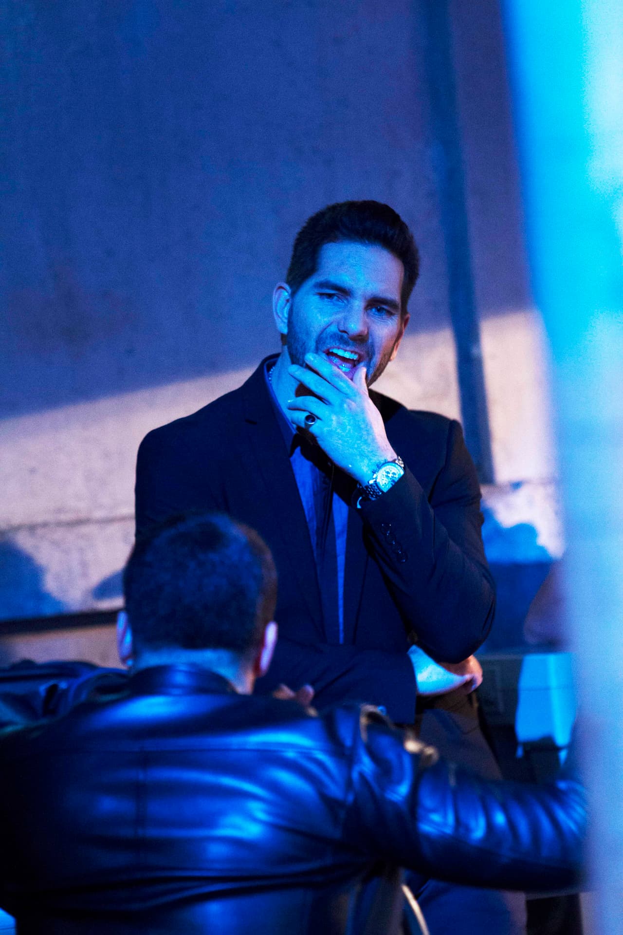 Pero John ya tenía planes para Dave y lo usaría como carnada en su próxima entrega, Óscar se alegró al saberlo.