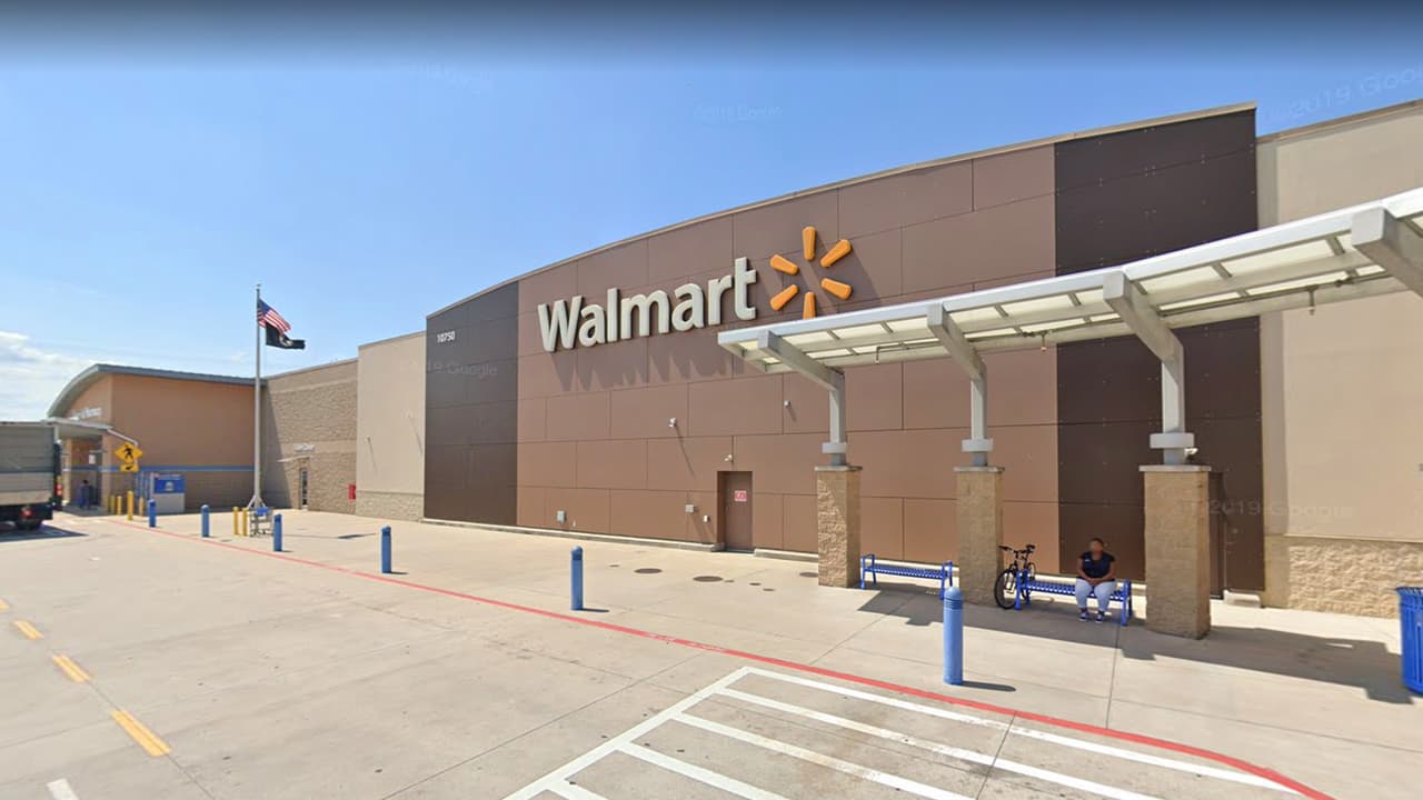 Aprueban abrir el Walmart que fue cerrado por el derrame de mercurio al oeste de Houston