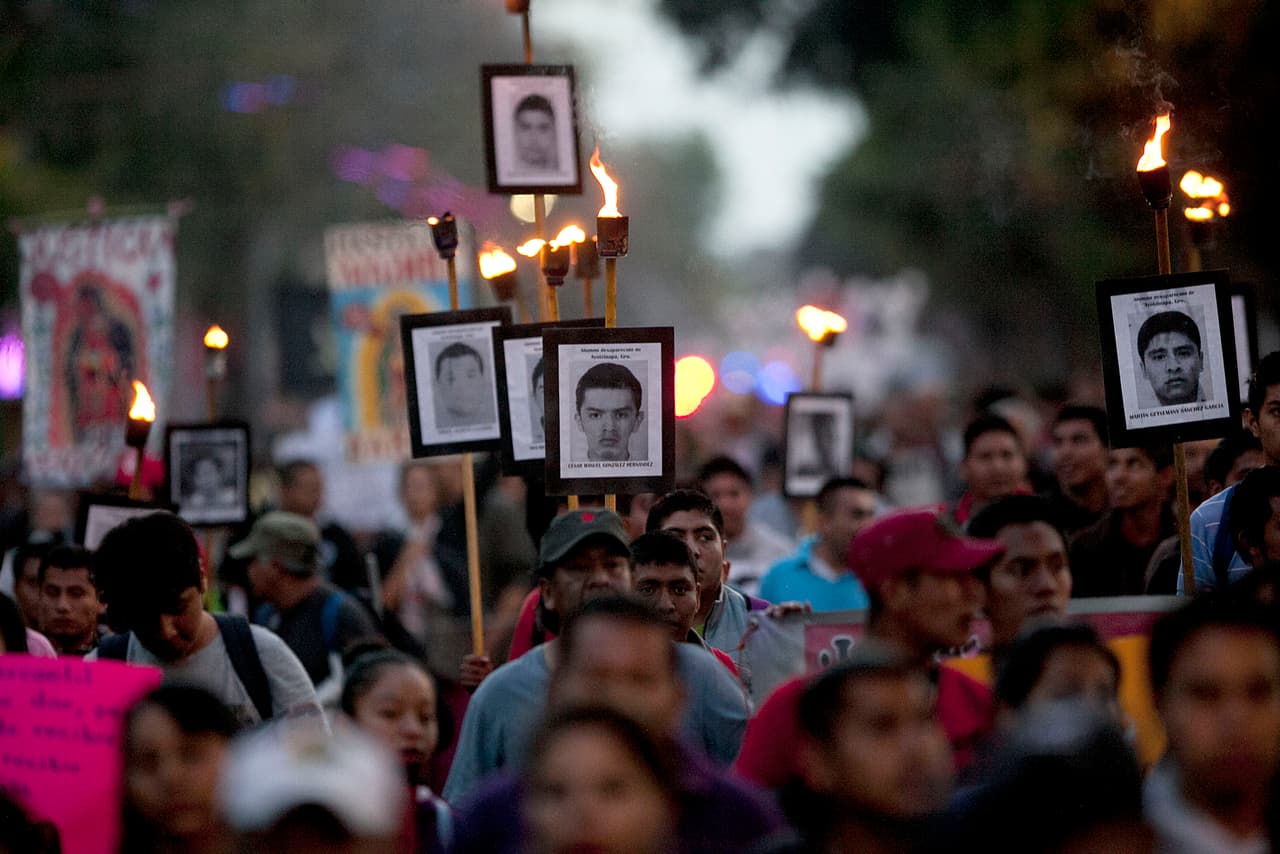 Padres de desaparecidos  de Ayotzinapa rechazan informe sobre cuerpos incinerados en Cocula