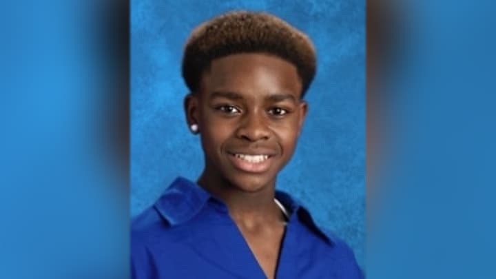 Muere estudiante de 13 años que se desmayó durante una práctica de futbol americano en una escuela de Texas