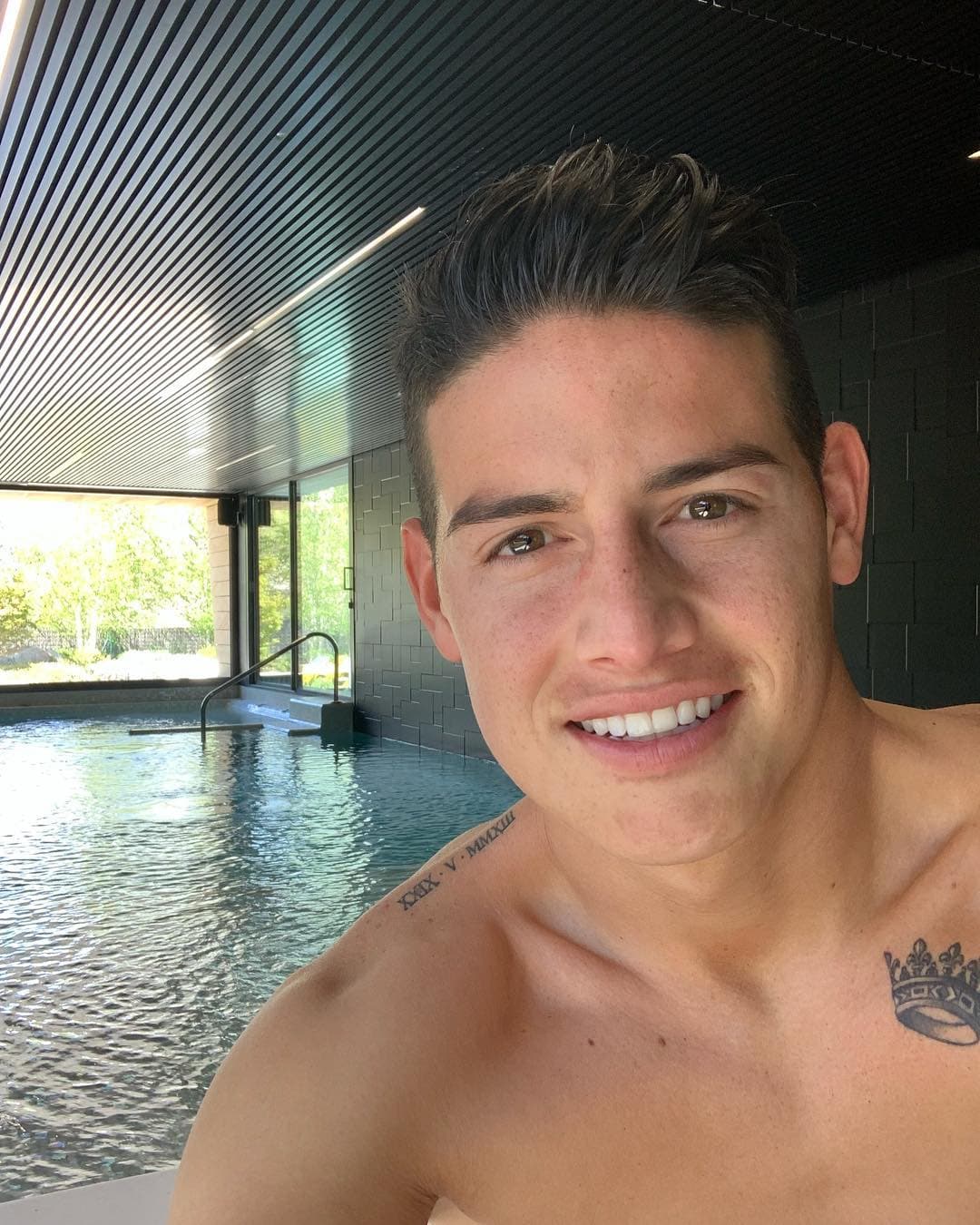 “Quiero compartir con ustedes una inmensa alegría [...] Dios me permite ser padre nuevamente honrándonos con la llegada de Samuel a nuestra familia”, escribió James Rodríguez junto a la foto.