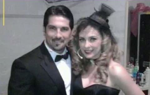 “Arturo es alguien que quiero mucho, mucho, mucho. En el tiempo de (la obra) Perfume de Gardenias vivimos un romance muy bonito. Él dice siempre que lo niego y no, no lo niego, lo que pasa es que yo no quería que ustedes nos acosaran tanto”, dijo en la entrevista replicada por la revista Quien.