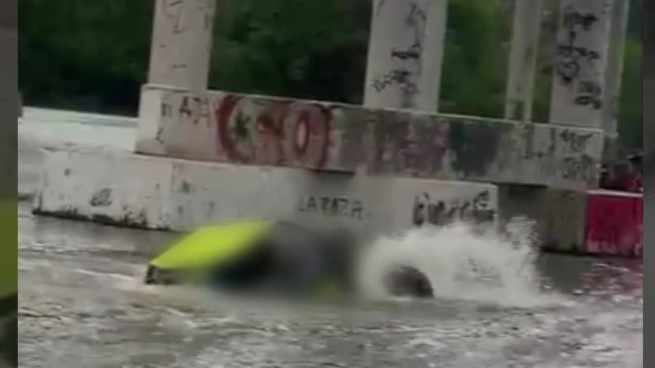 Buscan a joven hispano desaparecido tras caer al agua en Crosby luego de fuerte accidente