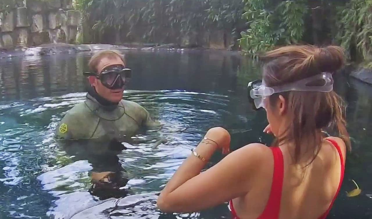 En agosto del año en curso, la periodista hondureña visitó Everglades Outpost, un refugio de animales salvajes al sur de Florida, donde pudo vivir una experiencia inolvidable: nadar con el lagarto Casper, un cocodrilo de 10 pies y 250 libras.