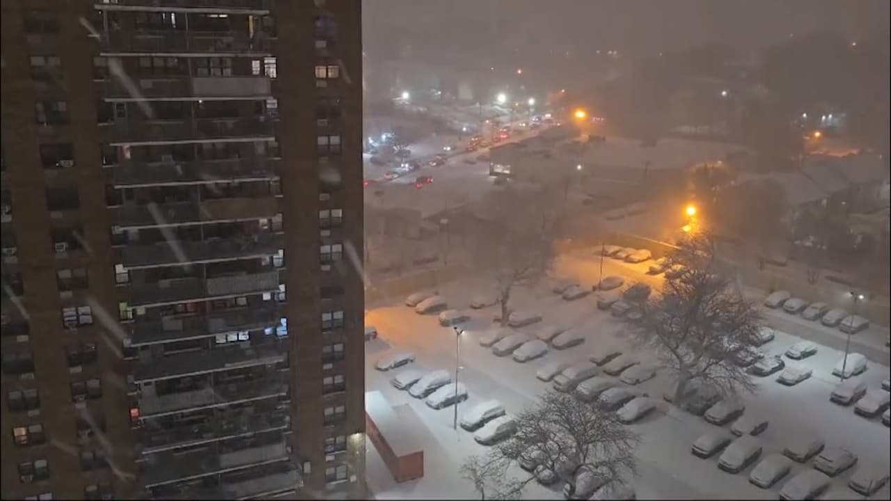 En Queens, el aeropuerto de 
<b>LaGuardia registró acumulados de 3.6 pulgadas,</b> mientras que en el 
<b>JFK se reportaron acumulados de 2.2 pulgadas.</b>