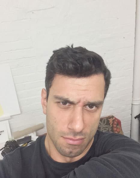 Esa mirada y barbita partida...