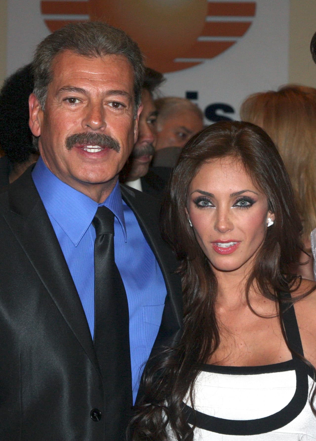 Otra 'exRBD' que trató de ser protagonista de historias fue
<b><a href="http://www.univision.com/temas/anahi">Anahí.</a></b> Ella ya había logrado el éxito al ser la estelar de 'Primer amor al mil por hora' y 'Rebelde', pero ahora lo quiso ser en una telenovela de verdadero drama, pero al parecer sus seguidores no aceptaron su papel en 'Dos hogares'.