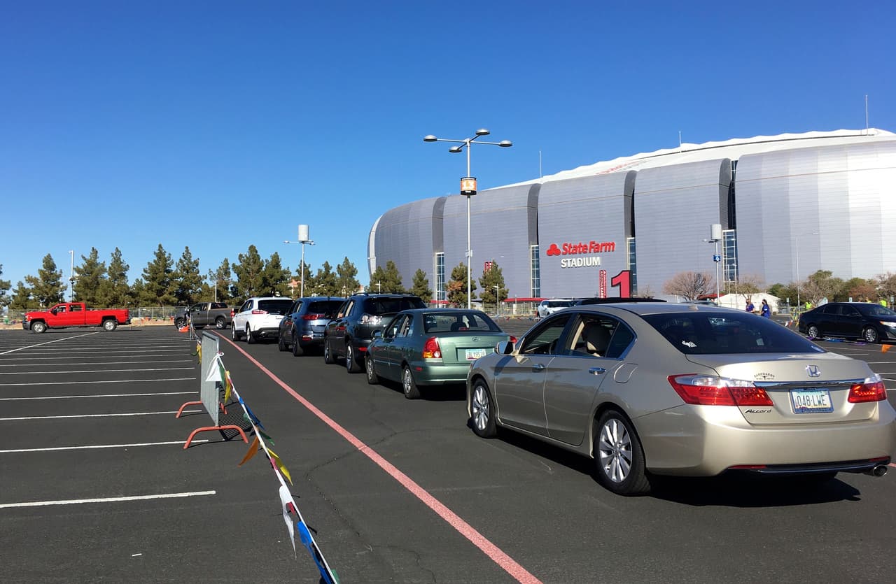 Para ser voluntario, donar o programar un viaje, llame al 602.212.6088 o envíe un correo electrónico a opas@vosymca.org. YMCA dijo que esperan expandir el programa de transporte gratuito a medida que más arizonenses sean elegibles para las vacunas Covid-19.