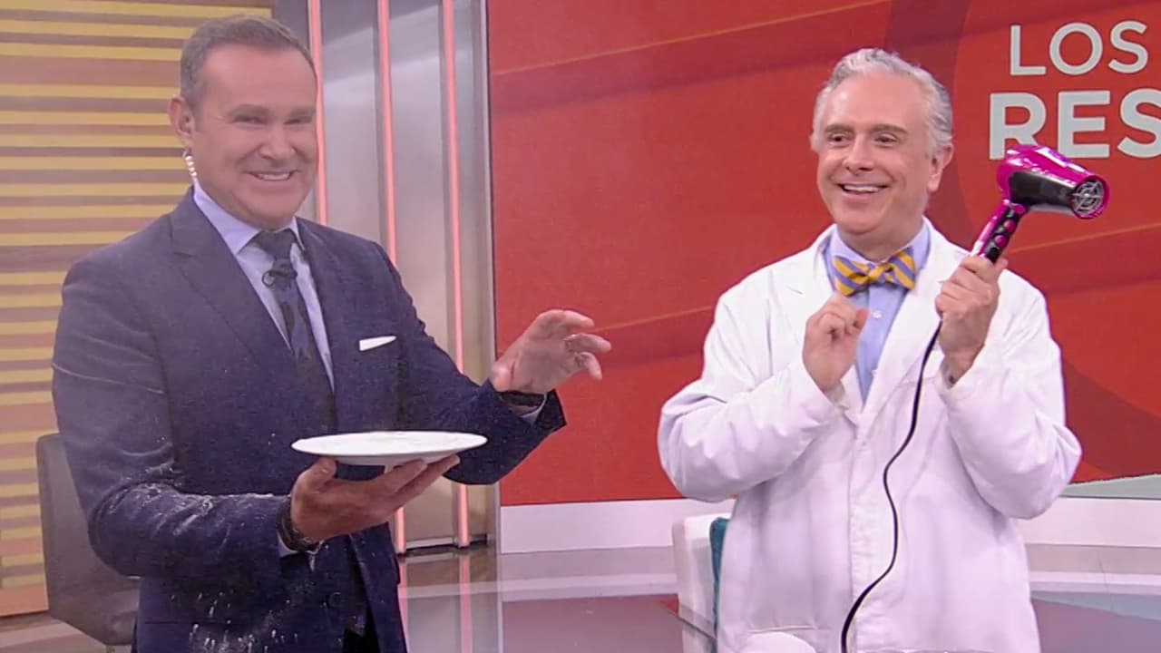 En otra explicación de gran utilidad, Alan Tacher terminó bañado en polvo, todo para que veas la forma en que los 
<a href="https://www.univision.com/shows/despierta-america/banado-en-polvo-alan-sufrio-un-incidente-en-vivo-durante-una-explicacion-medica-y-esta-fue-su-reaccion-video">secadores de manos</a> podrían no ser lo que pensabas.