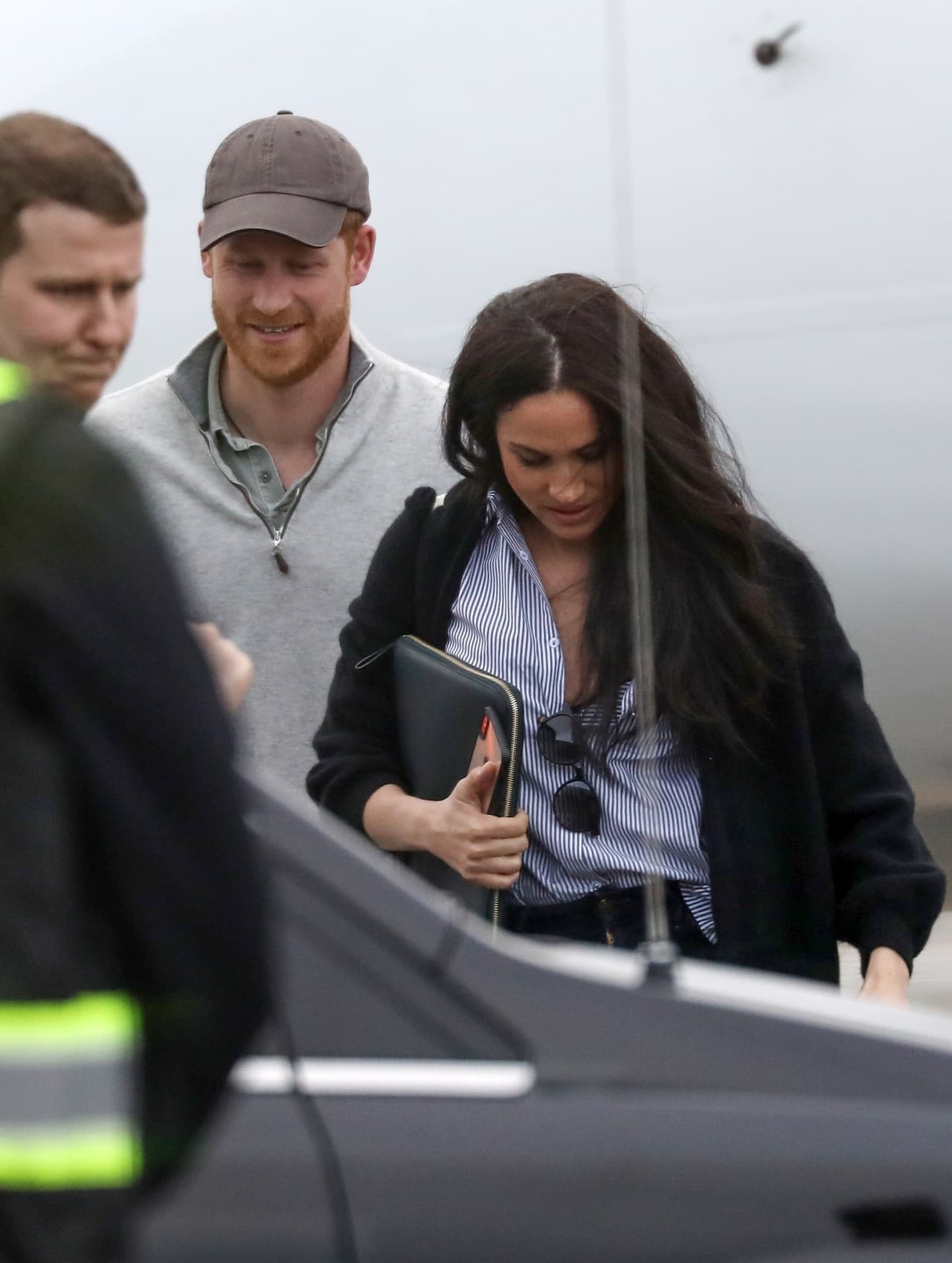 Actualmente, los duques 
<b><a href="https://www.univision.com/famosos/estan-muy-lejos-del-reino-unido-pero-meghan-y-harry-se-instalaron-en-el-lugar-mas-britanico-de-canada-video" target="_blank">dividen su residencia</a></b> entre el Reino Unido y Canadá. El 31 de marzo es la fecha en que dejarán de representar a la corona británica en eventos oficiales. 
<br>