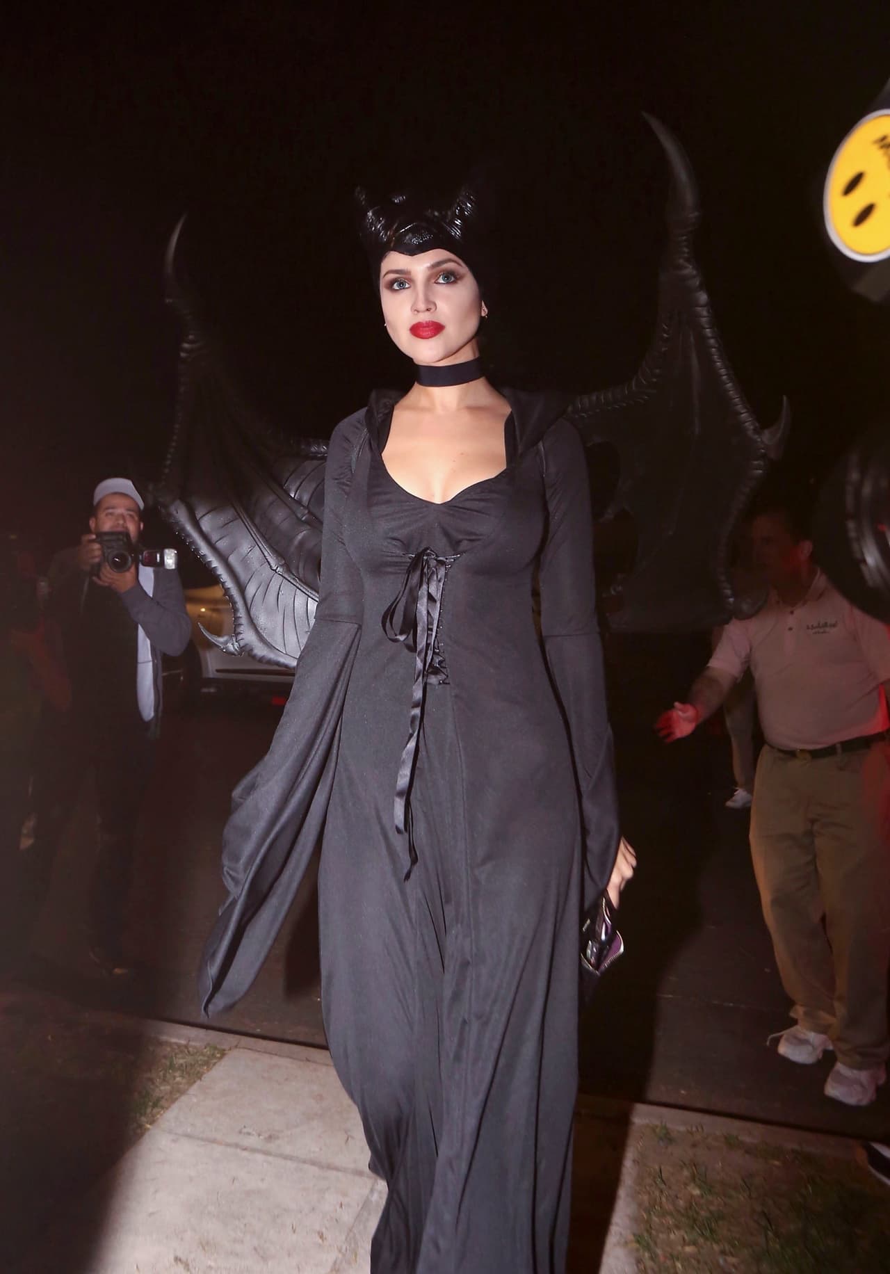 Incluso en octubre, que fue disfrazada de Maléfica a una fiesta de Halloween.