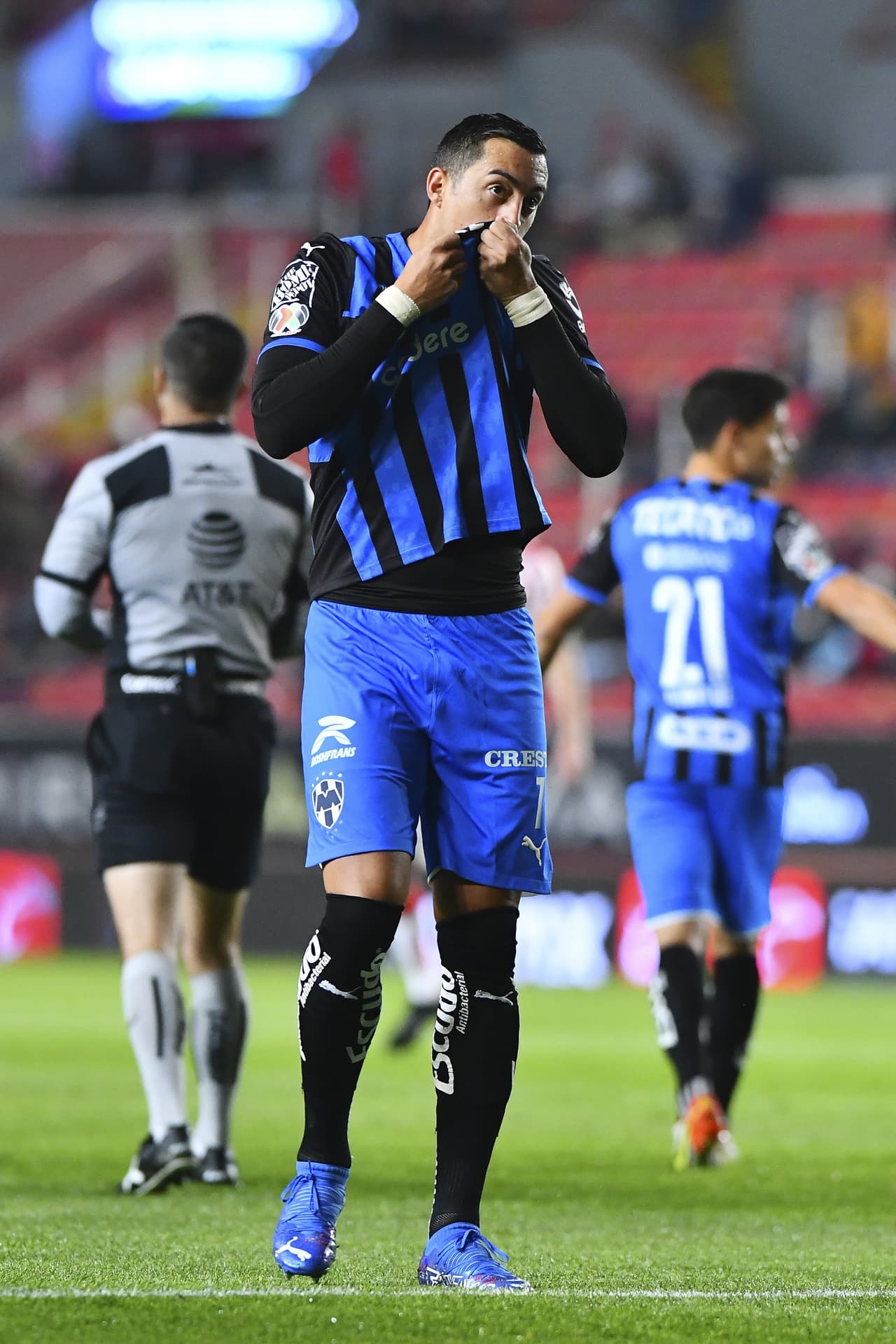 La afición apenas se acomodaba en el Estadio Victoria, cuando a los 4 minutos, Rogelio Funes Mori abría el marcador.