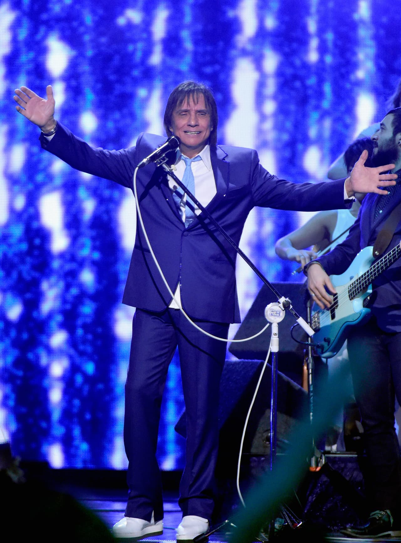 Roberto Carlos quien fue galardonado como Persona del Año interpretó sus inolvidables exitos: 'Propuesta', 'Distancia', 'Te Amo te Amo' y 'Un millón de Amigos'.