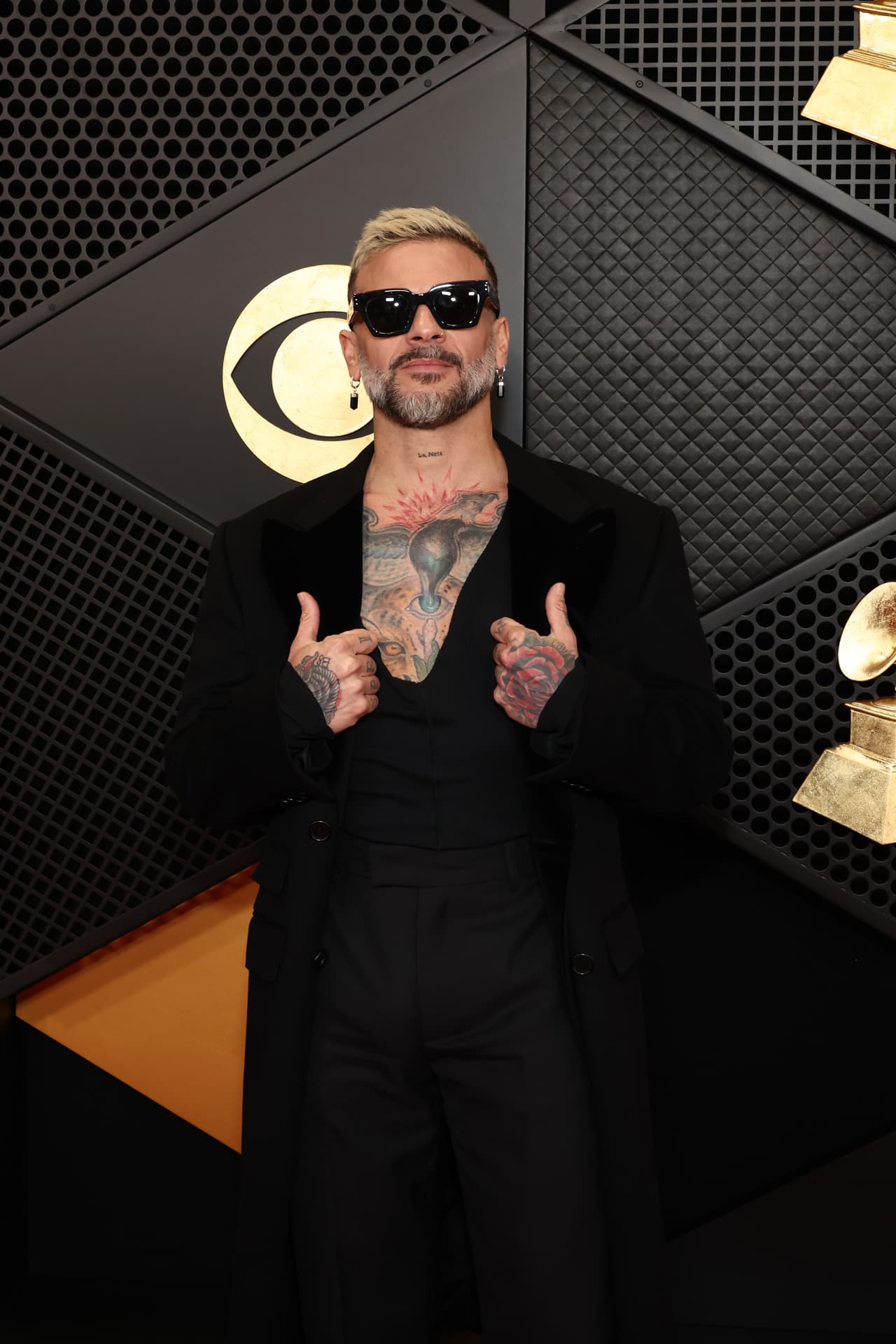 Pedro Capó, uno de los latinos de la noche, en 'total look' negro.