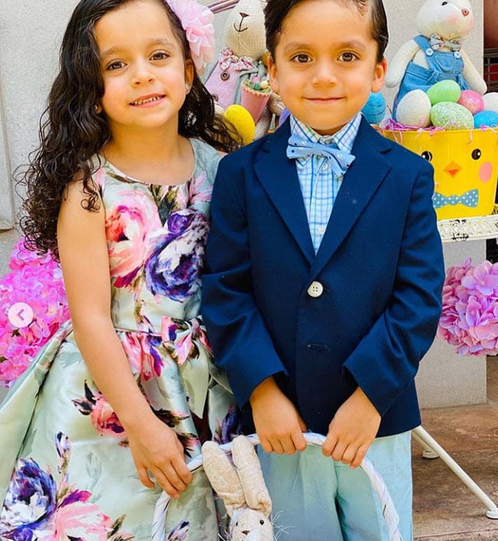 Álvarez está experimentado por primera vez desprenderse de lleno de sus 
<b><a href="https://www.univision.com/famosos/hijos-jorge-salinas-elizabeth-alvarez-cumpleanos-6-fotos">mellizos Máxima y León</a>, de 6 años</b>. "
<b>Me cuesta todos los días</b> mucho trabajo salirme de mi casa porque me voy pensando, preocupada, la comida, los niños", confesó en la entrevista para el programa Hoy presentada este 11 de abril. 
<br>