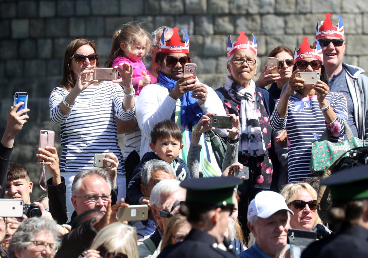 Si el sábado no se repite el buen tiempo que hizo durante el ensayo, los esposos saludarán al pueblo desde una carroza 
<b>Scottish del 1830</b>, cerrada y con paneles transparentes en el techo.
