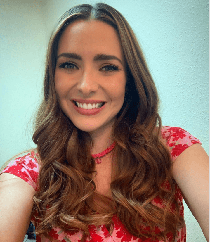 Tras decidirse a publicar las postales, animó a sus seguidores a “compartir más momentos especiales sin importarnos nada más”.