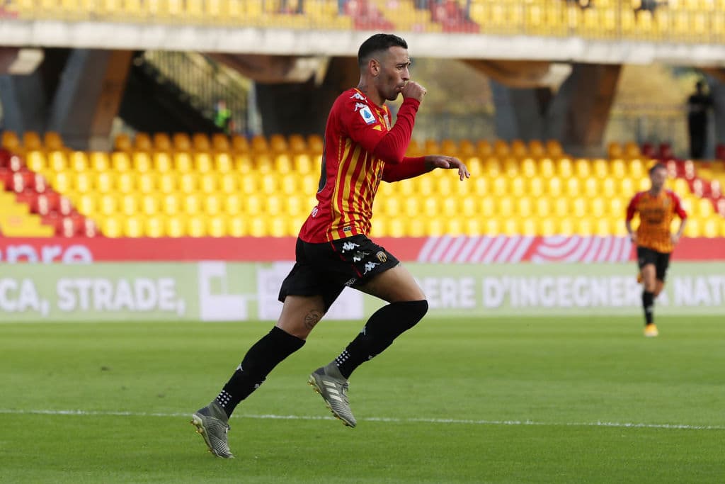 Benevento y Napoli se midieron pero los de San Paolo se llevan la victoria 2-1. Los hermanos Insigne brillaron y cada uno anotó para su equipo, pero el gol de la diferencia lo hace Andrea Petarga al minuto 67. El mexicano Hirving Lozano tuvo 58 minutos en la cancha durante la sexta jornada de la Serie A.