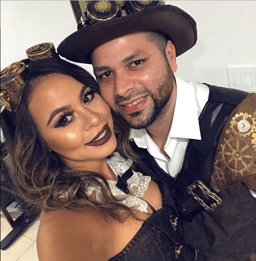 "Cuando la vi entrar ella tenía un vestido blanco que a la fecha es el día que más me ha impactado Ana. Entonces se me acercó, me quitó el vodka, me bailó tres veces y se fue. Al final me iba a acercar a ella, pero la vi un poco tomada y preferí no hacerlo", dijo Jorge en el video que compartieron narrando su historia.