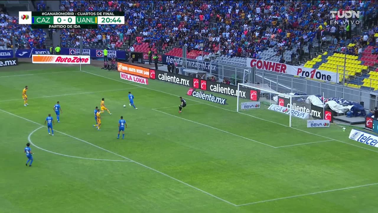 ¡TIRO ATAJADO! disparo por André-Pierre Gignac.