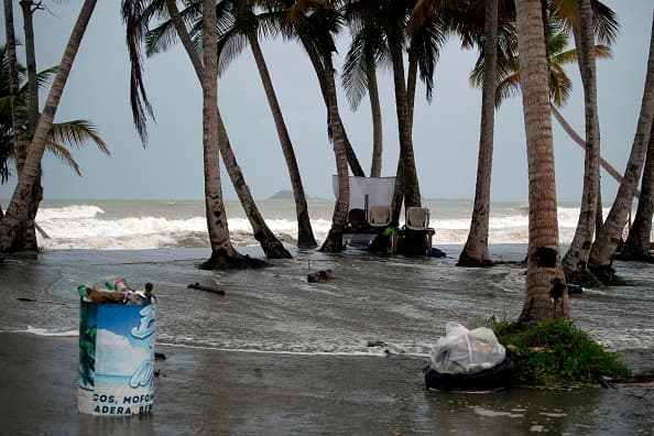 La tormenta tropical Karen se acerca a la costa de Naguabo.