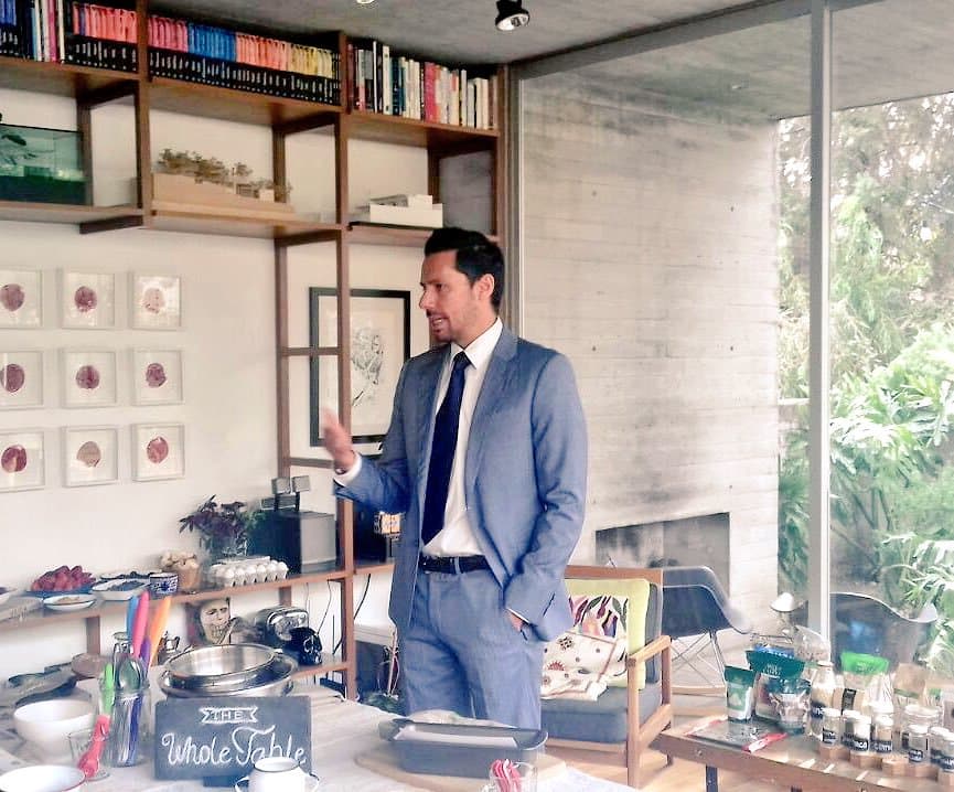 Se trata del CEO de Aires de Campo, empresa dedicada a venta y distribución de productos orgánicos que fue fundada en 2001.
<br>