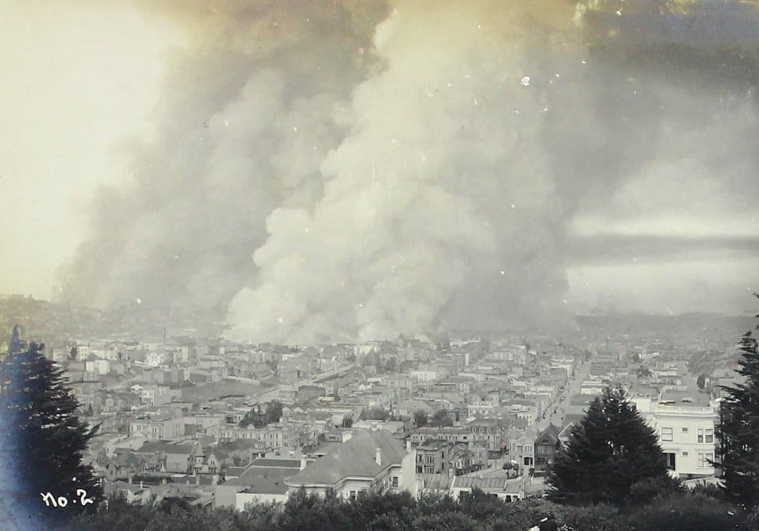 Durante días las columnas de humo formaron parte del panorama de San Francisco.