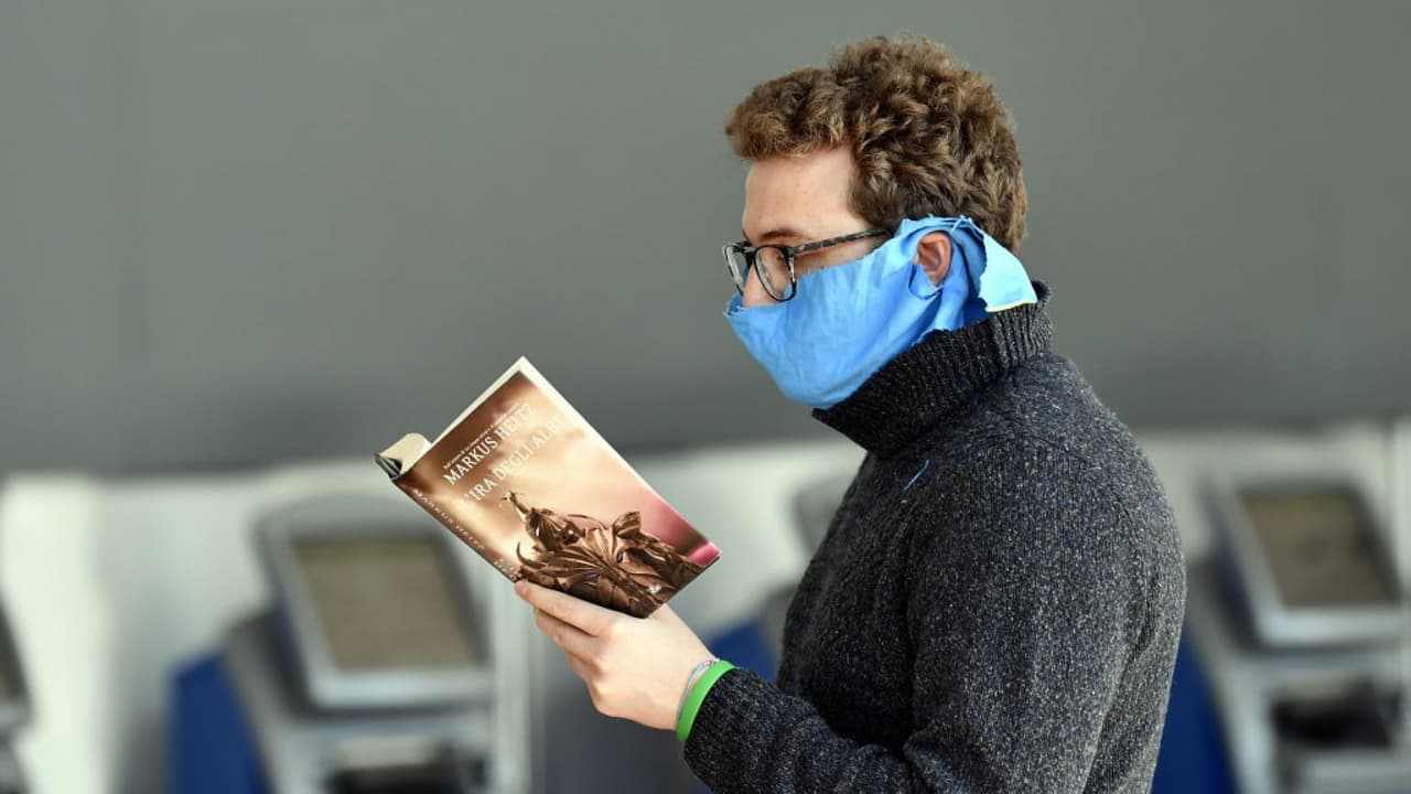 ¿Los libros de las bibliotecas pueden transmitir el covid-19? Dr. Juan aclara