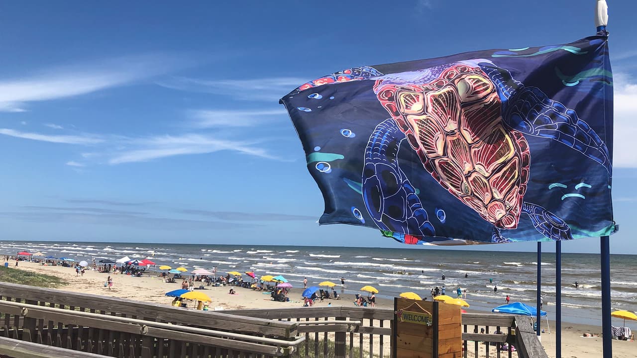 El primer fin de semana residentes de Galveston y zonas aledañas se dirigieron a las playas.