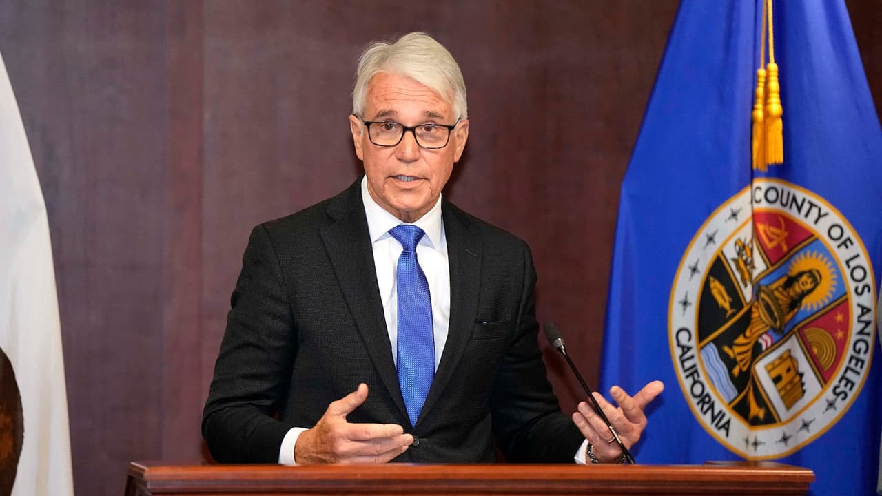 George Gascón busca reelección como fiscal trabajando en la prevención de crímenes futuros
