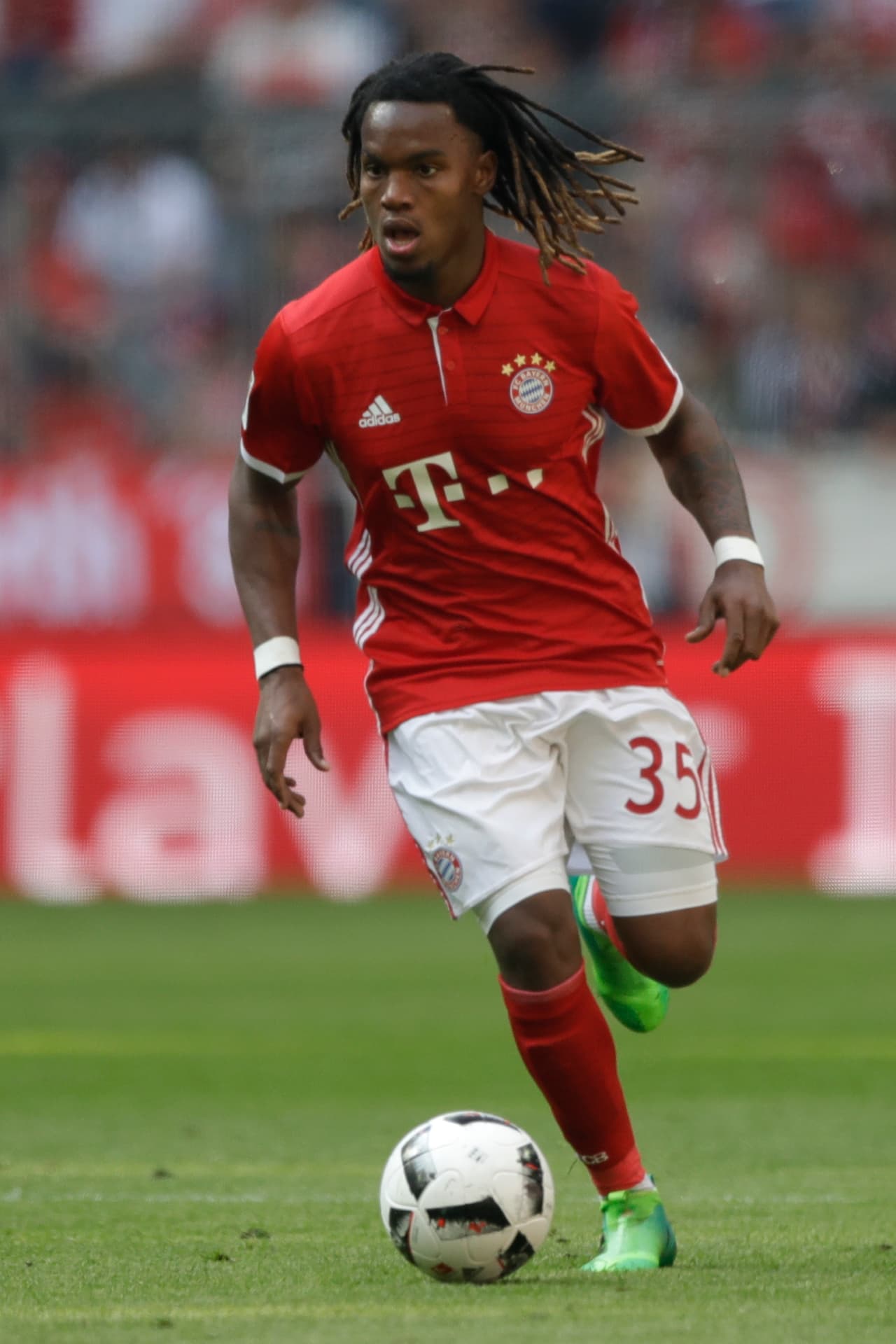 El portugués Renato Sanches no pudo adaptarse al Bayern Múnich y estaría en la puerta de salida rumbo al A.C. Milan.
