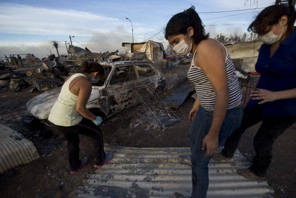 Más de 8,000 persona han perdido sus hogares, según el ministro del interior de Chile, Rodrigo Peñailillo.