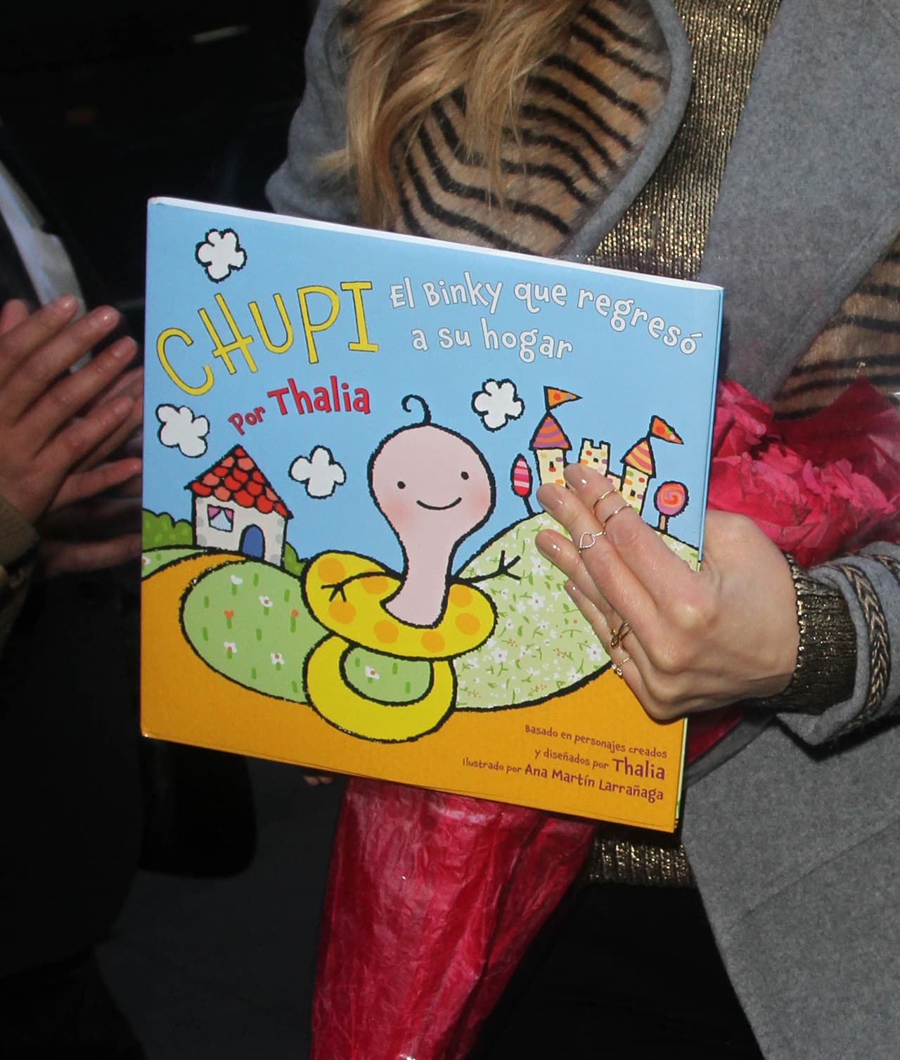 En coloridas páginas la cantante mexicana plasma mediante una divertida historia la etapa en que los niños dejan de usar chupón.