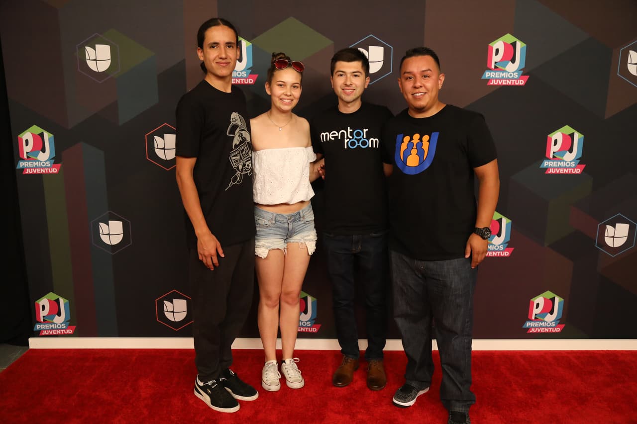 Iván y Justino, con Undocumedia, cuentan la historia de otros jóvenes indocumentados. Llega semanalmente a entre 1 y 3 millones de usuarios que, en ocasiones, no pueden acceder fácilmente a organizaciones comunitarias especializadas en temas de migración.