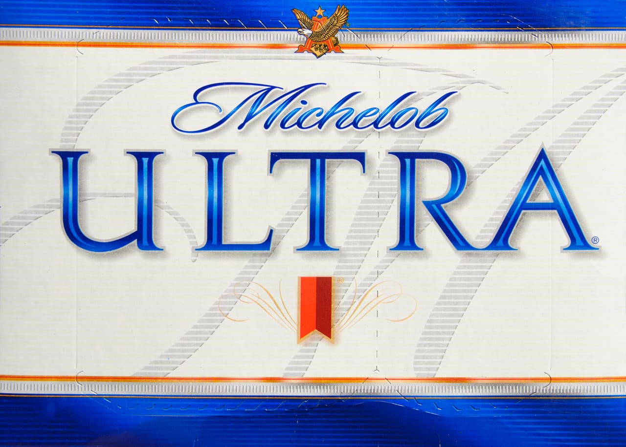 <b>Puesto 9. Michelob</b>
<br>
<br>El gigante cervecero estadounidense Anheuser-Busch, fabricante de esta marca, ha gastado 102,250,000 dólares es 29 anuncios. Sus mensajes han estado al aire durante 1,020 segundos en 22 ediciones del Super Bowl.