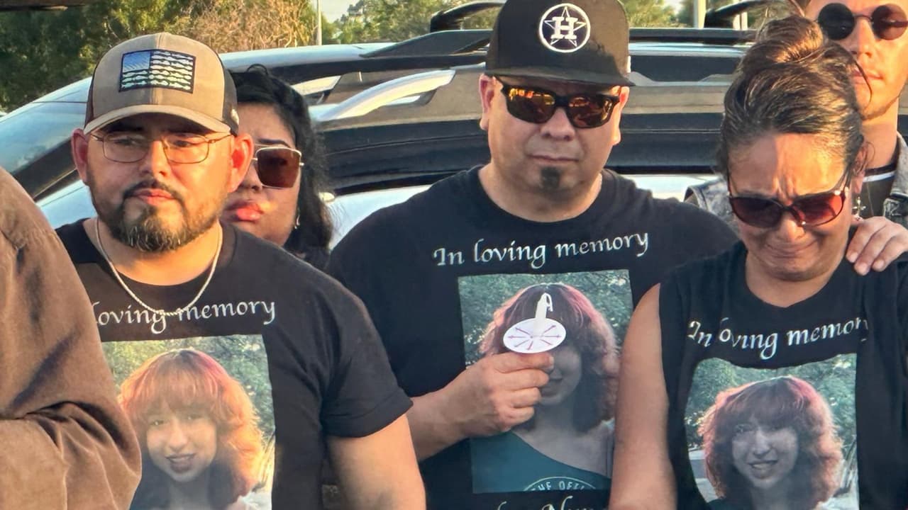 En esta comunidad al norte de Houston, se preguntan 
<b>cómo una menor pudo haber sido abusada, amarrada y estrangulada hasta la muerte.</b>