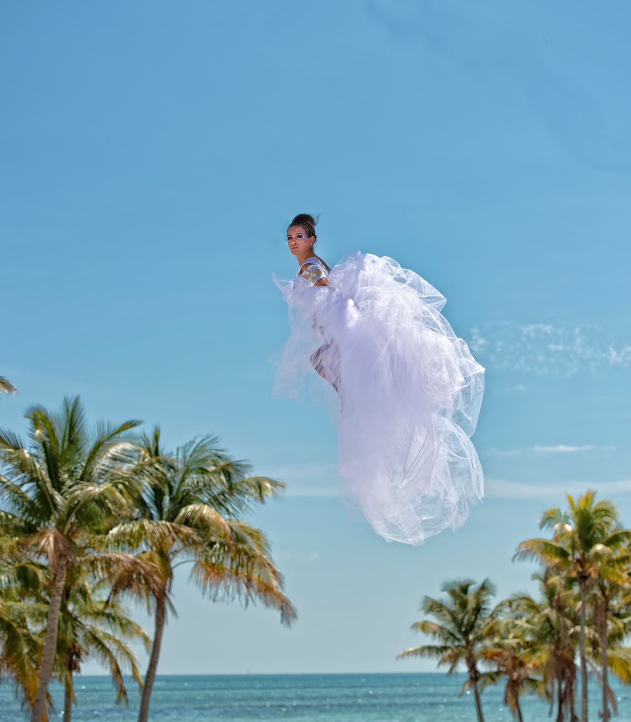 Un reto que no estuvo nada fácil, pues no sólo estuvieron suspendidas a 20 pies de altura sino que tenían que strike a pose y además, lucir perfectas. ¿Quién lo hizo mejor?