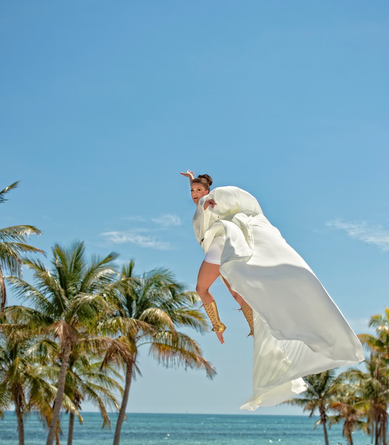 Un reto que no estuvo nada fácil, pues no sólo estuvieron suspendidas a 20 pies de altura sino que tenían que strike a pose y además, lucir perfectas. ¿Quién lo hizo mejor?