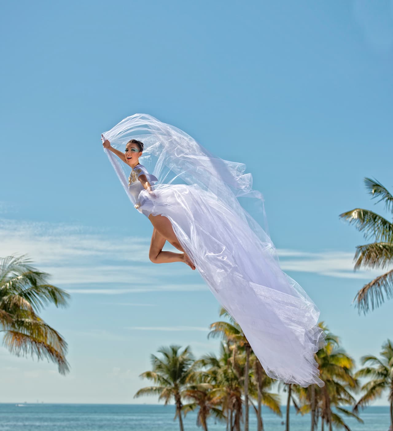 Un reto que no estuvo nada fácil, pues no sólo estuvieron suspendidas a 20 pies de altura sino que tenían que strike a pose y además, lucir perfectas. ¿Quién lo hizo mejor?