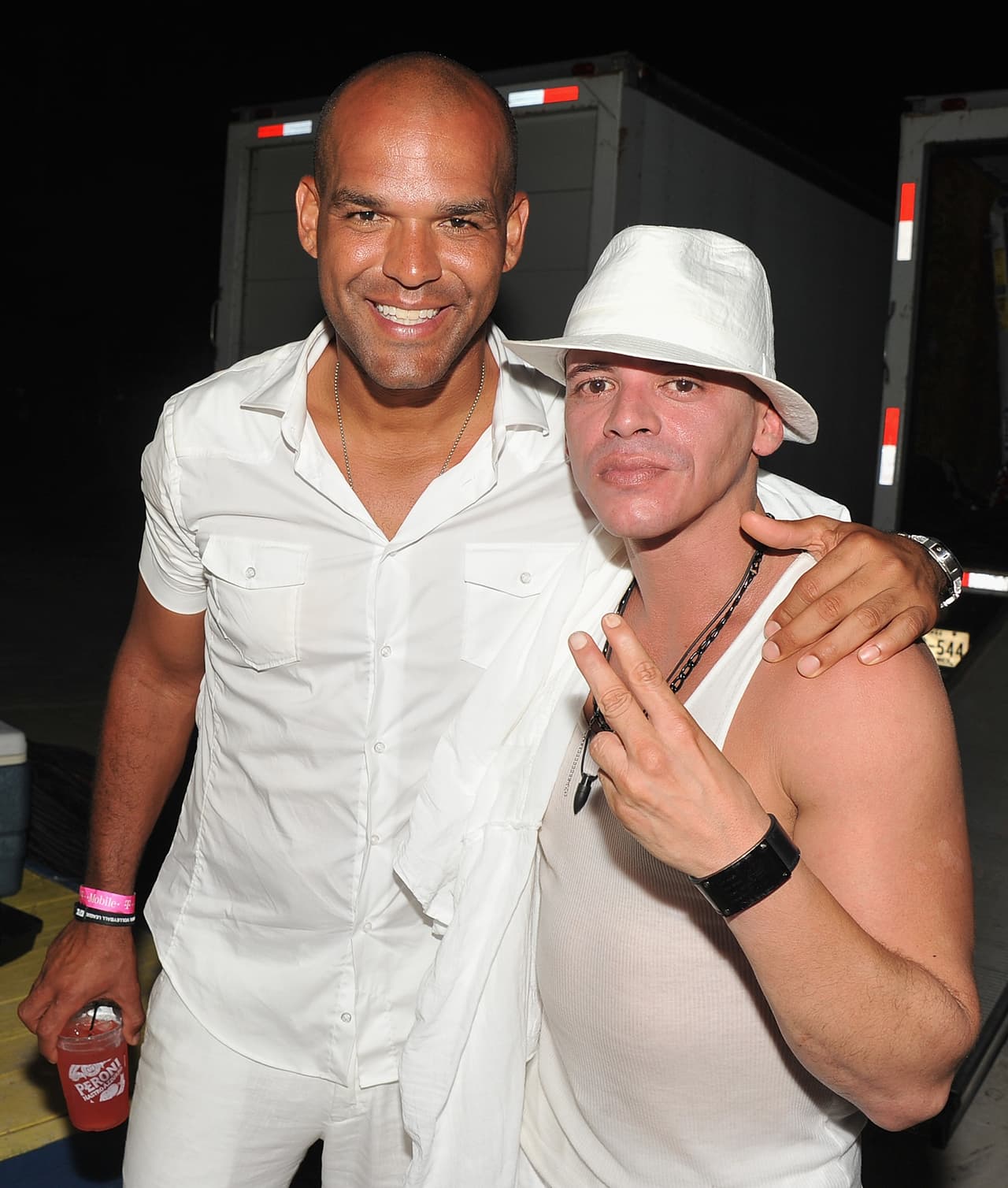 Vico C, aquí junto al actor Amaury Nolasco, tiene en agenda ofrecer un concierto en la ciudad de México 
<b><a href="https://www.ticketmaster.com/banda-baston-tickets/artist/2440477" target="_blank">el próximo 23 de junio, en el teatro Metropólitan</a></b>.