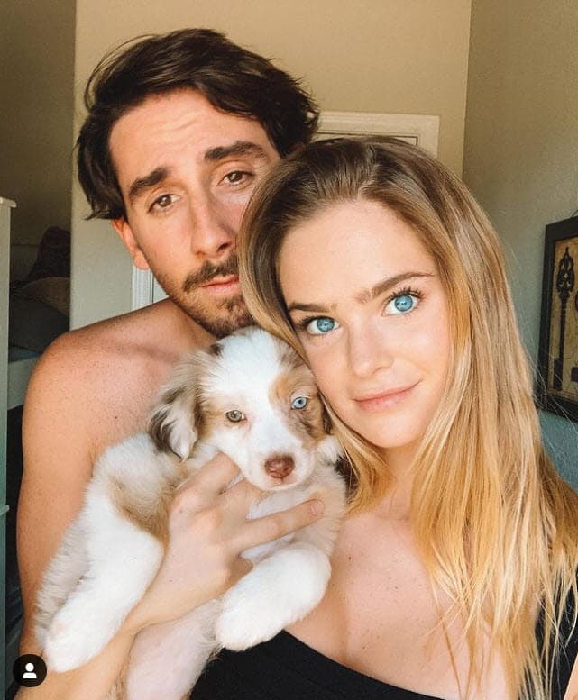 "Decidimos tomar caminos distintos. Nos queremos mucho, somos muy buenos
<b> </b>amigos, seguimos haciendo algunos trabajos juntos. Pero llegó un punto en que no daba más la relación,
<b>ya es segunda vez que lo intentamos</b>".
<br>