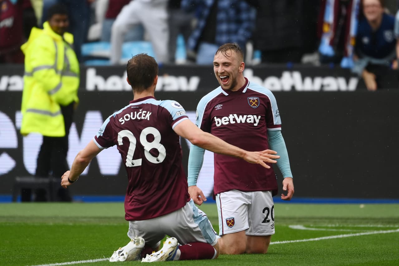 Resultados de la Jornada 37 de la Premier League: West Ham 2-2 Manchester City, Tottenham 1-0 Burnley, Watford 1-5 Leicester City, Wolves 1-1 Norwich, Leed United 1-1 Brighton, Aston Villa 1-1 Crystal Palace.
